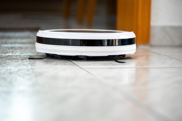 robot vacuum cleaner hardwood floor